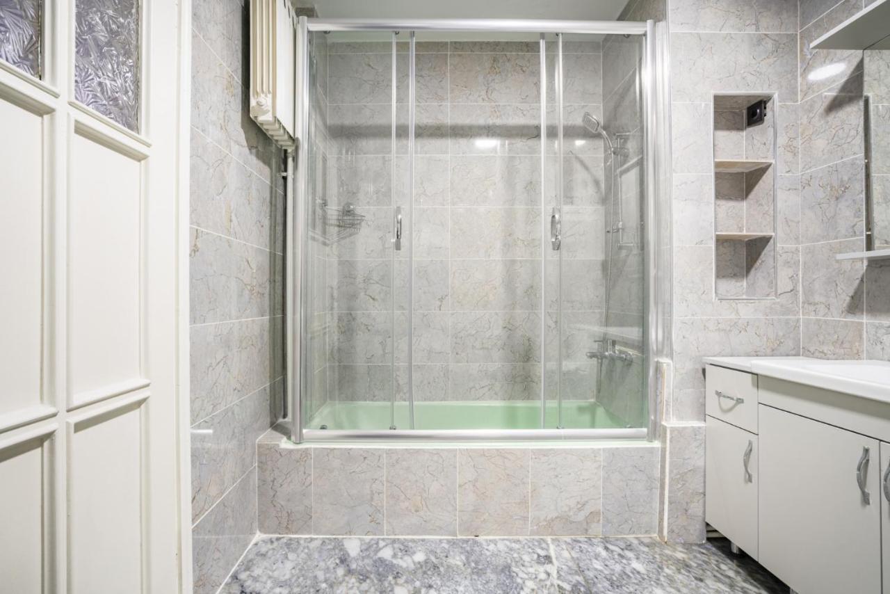 Ferienwohnung Spacious Flat Near Caddebostan Coast Istanbul Exterior foto